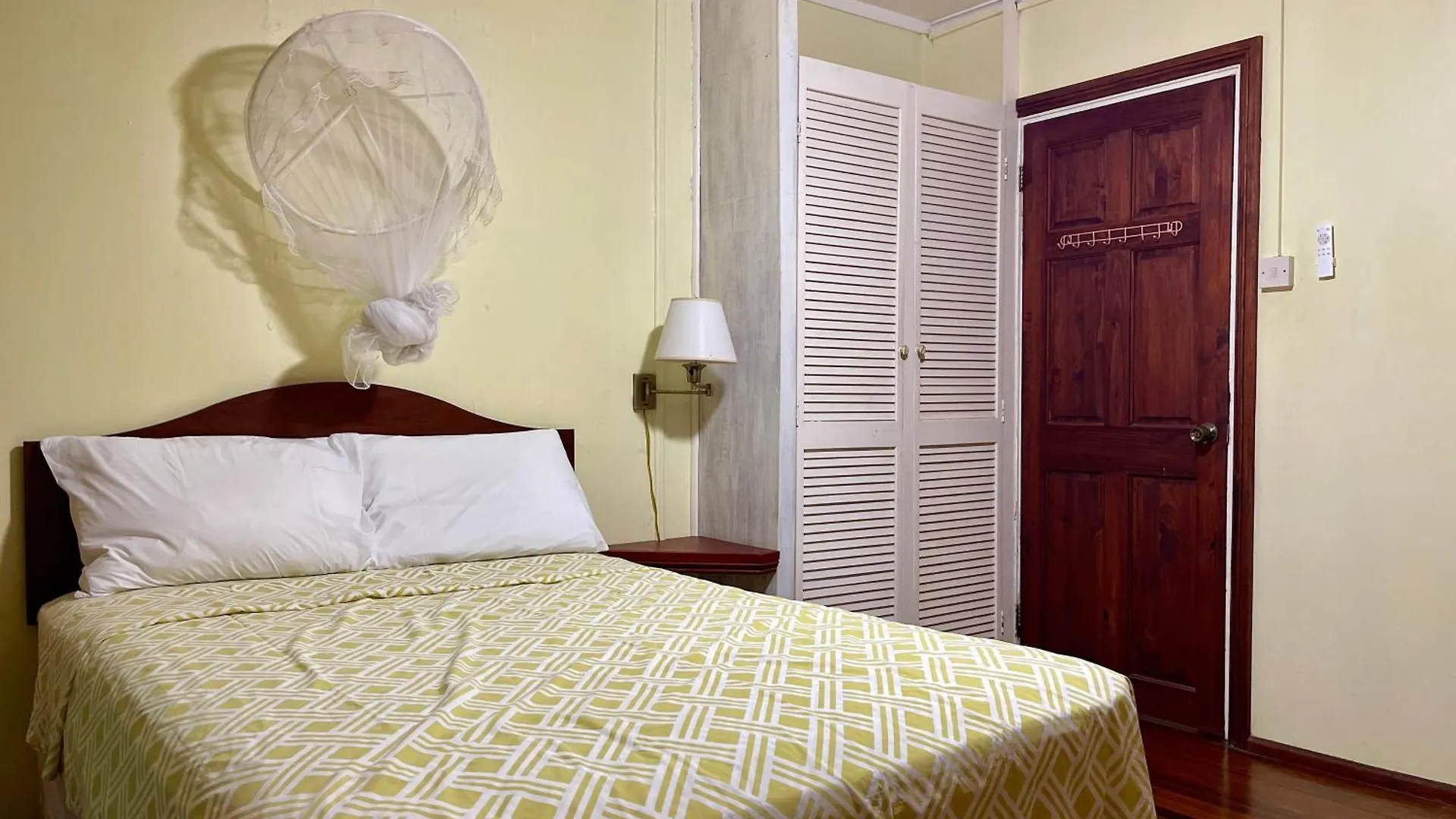 Upper Floor Retreat Apartment Castries